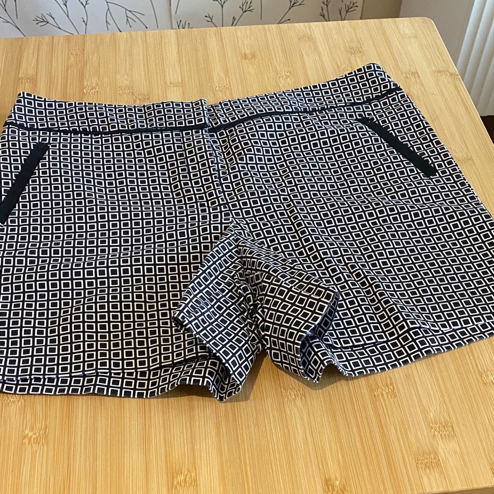 Anne Klein Black & White Geometric Bermuda Shorts